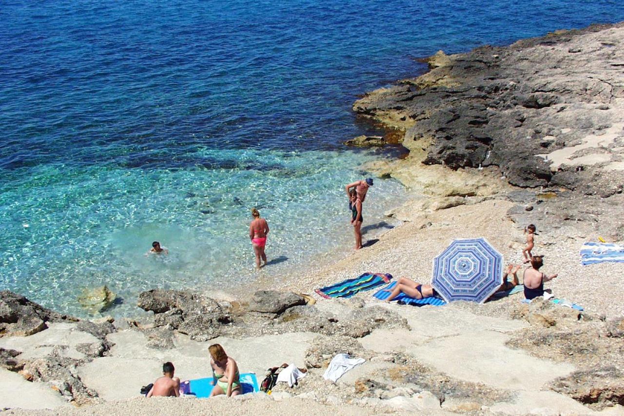 Apartments With A Parking Space Ivan Dolac, Hvar - 15784 外观 照片